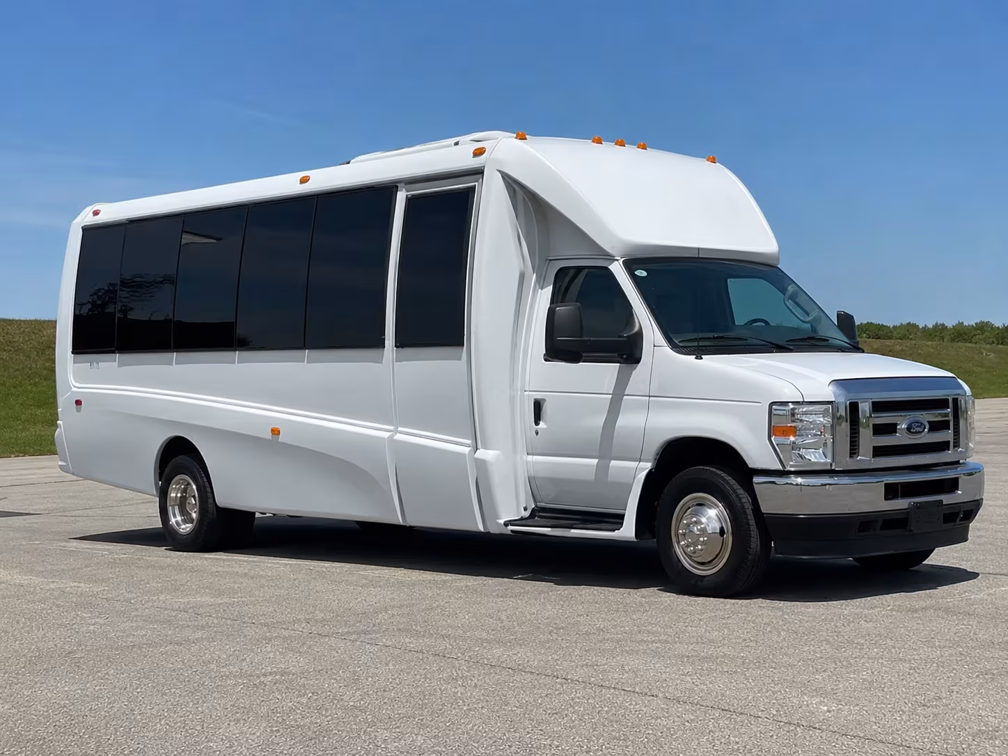 Jacksonville Birthday, Sweet 16, & Quinceañera Transportation party bus exterior